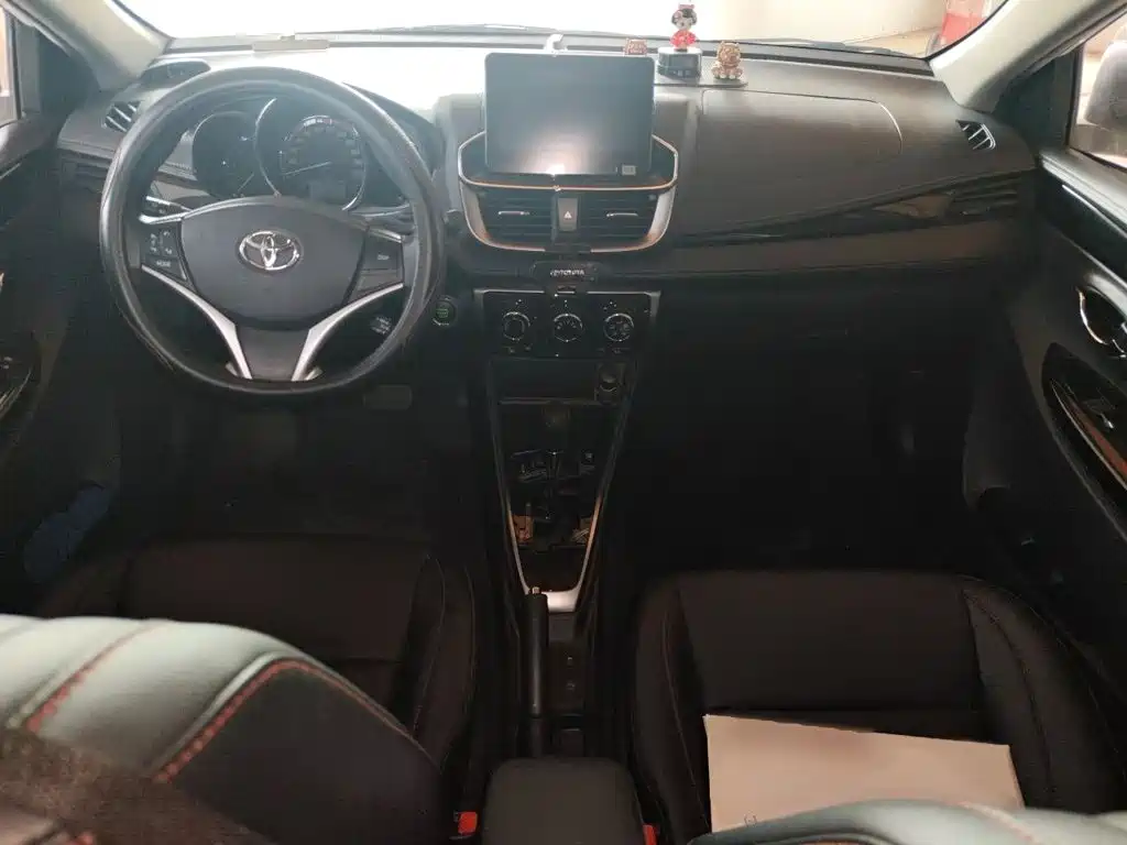 Toyota Yaris L 2022 — фото 13