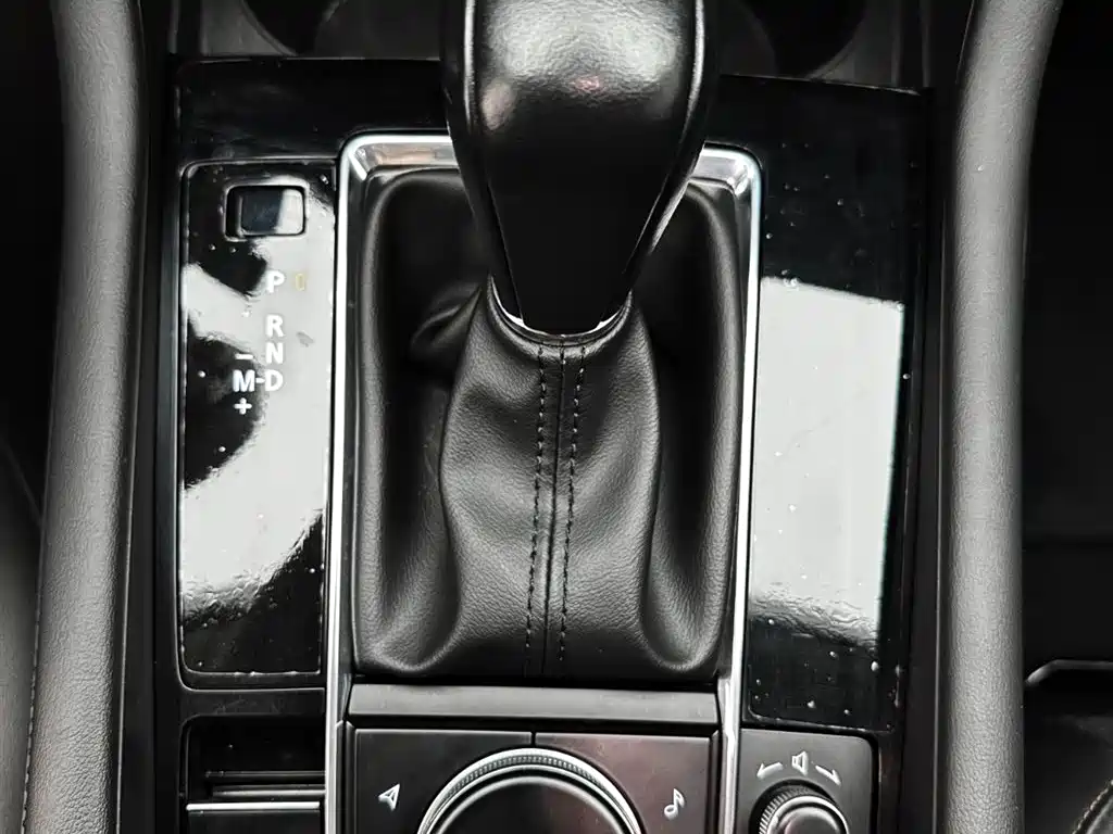 Mazda 3 Axela 2022 — фото 18