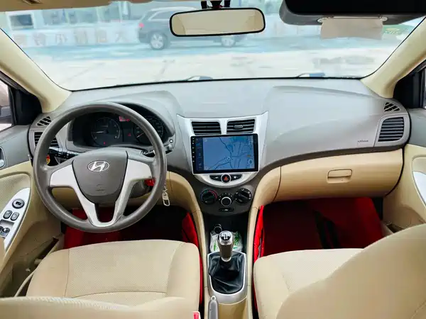 Hyundai Accent 2013