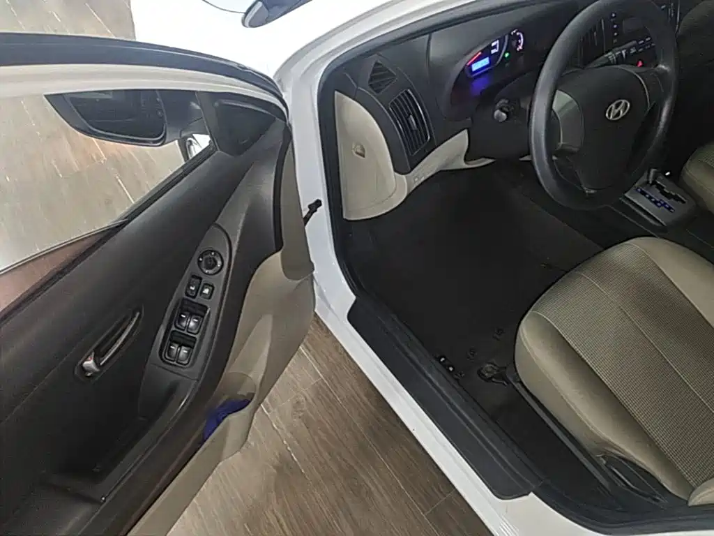 Hyundai Elantra 2014 — фото 16