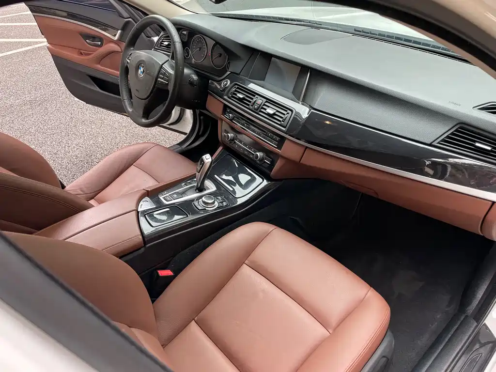 BMW 5 Series 2015 — фото 14