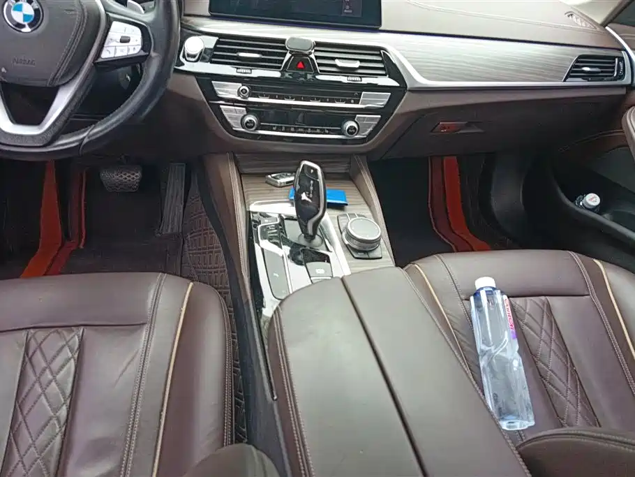 BMW 5 Series 2020 — фото 16