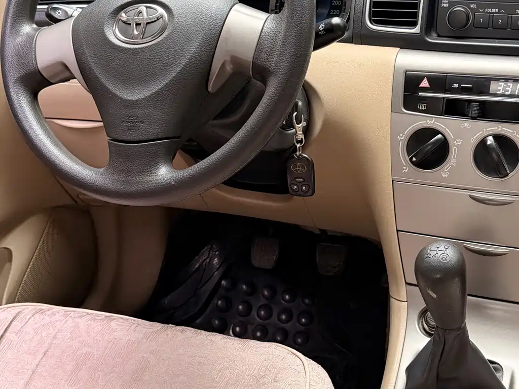Toyota Corolla 2014 — фото 12