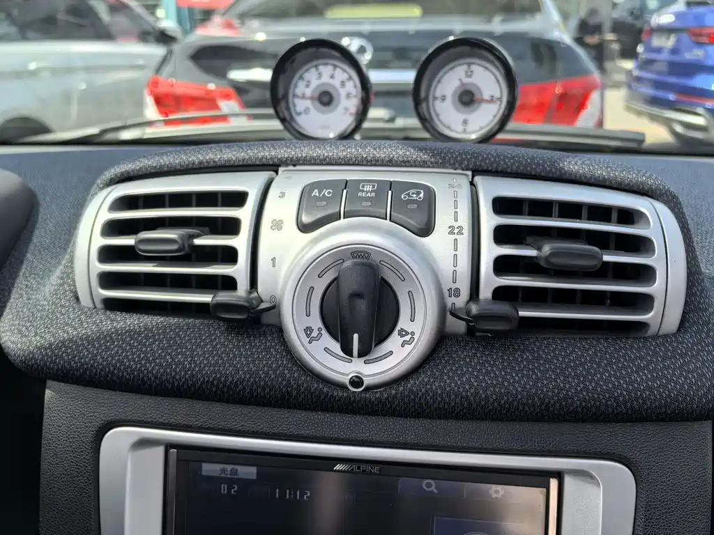 smart Fortwo 2015 — фото 17