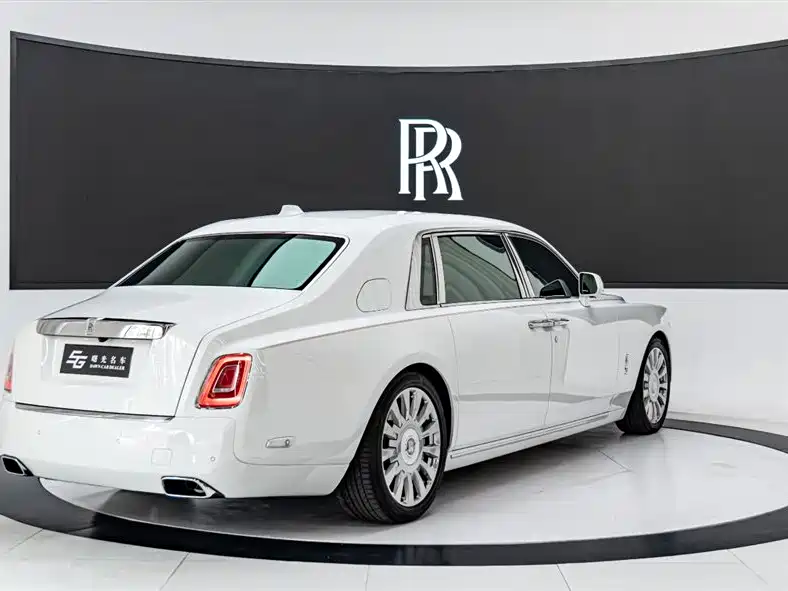 Rolls-Royce Phantom 2019 — фото 4