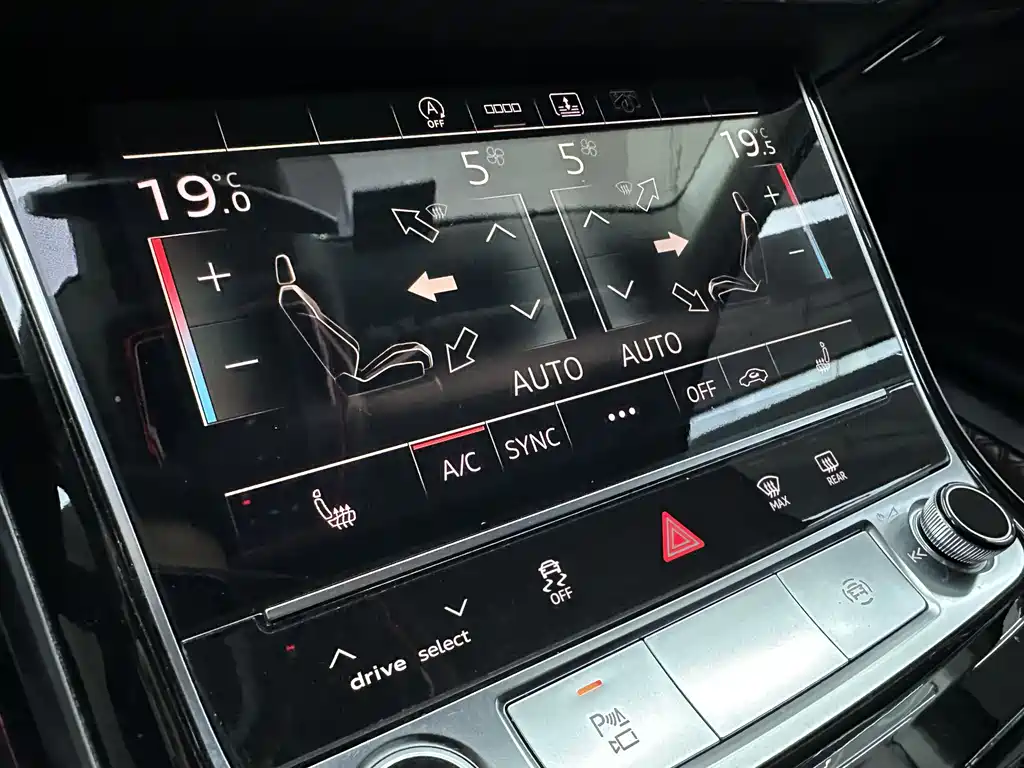 Audi A8 2021 — фото 10