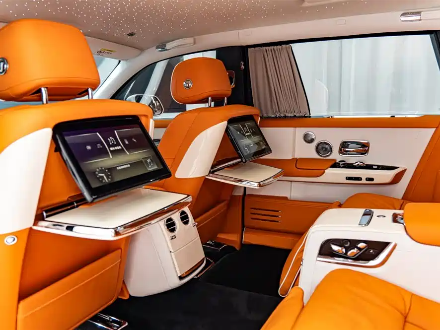 Rolls-Royce Phantom 2019 — фото 12