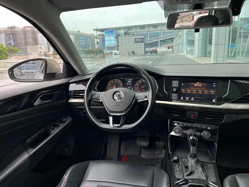 Volkswagen Passat 2019 — фото 15