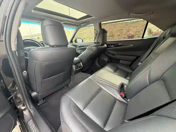 Toyota Crown 2016