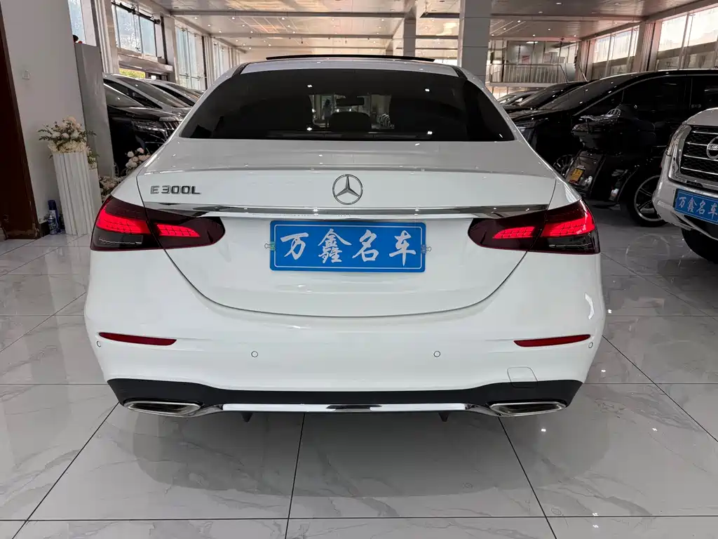 Mercedes-Benz E-Class 2023 — фото 18