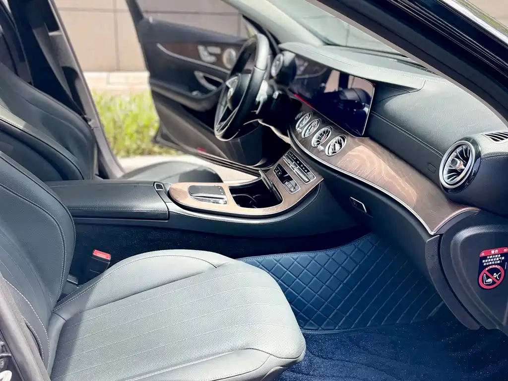 Mercedes-Benz E-Class 2021 — фото 18