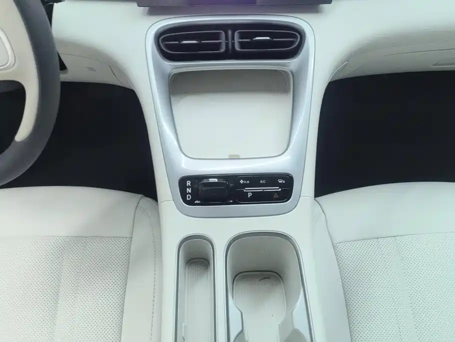Geely Galaxy Starwish 2025 — фото 16