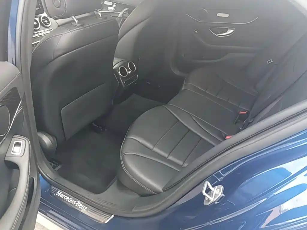 Mercedes-Benz C-Class 2019 — фото 17
