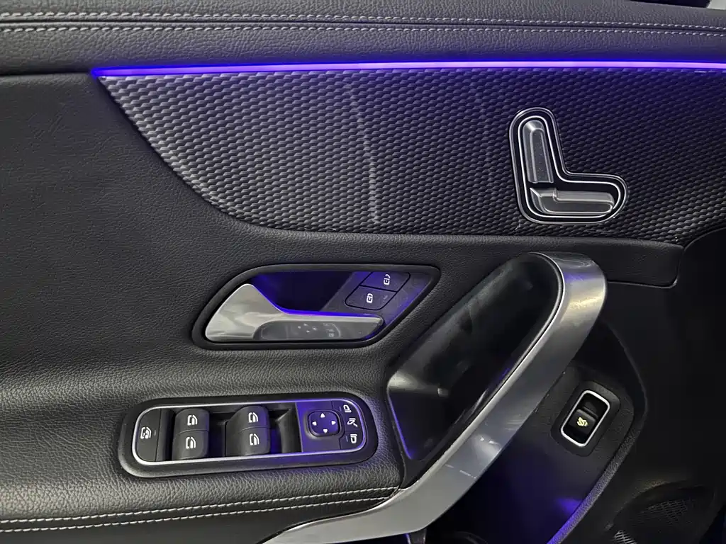 Mercedes-Benz A-Class 2022 — фото 12