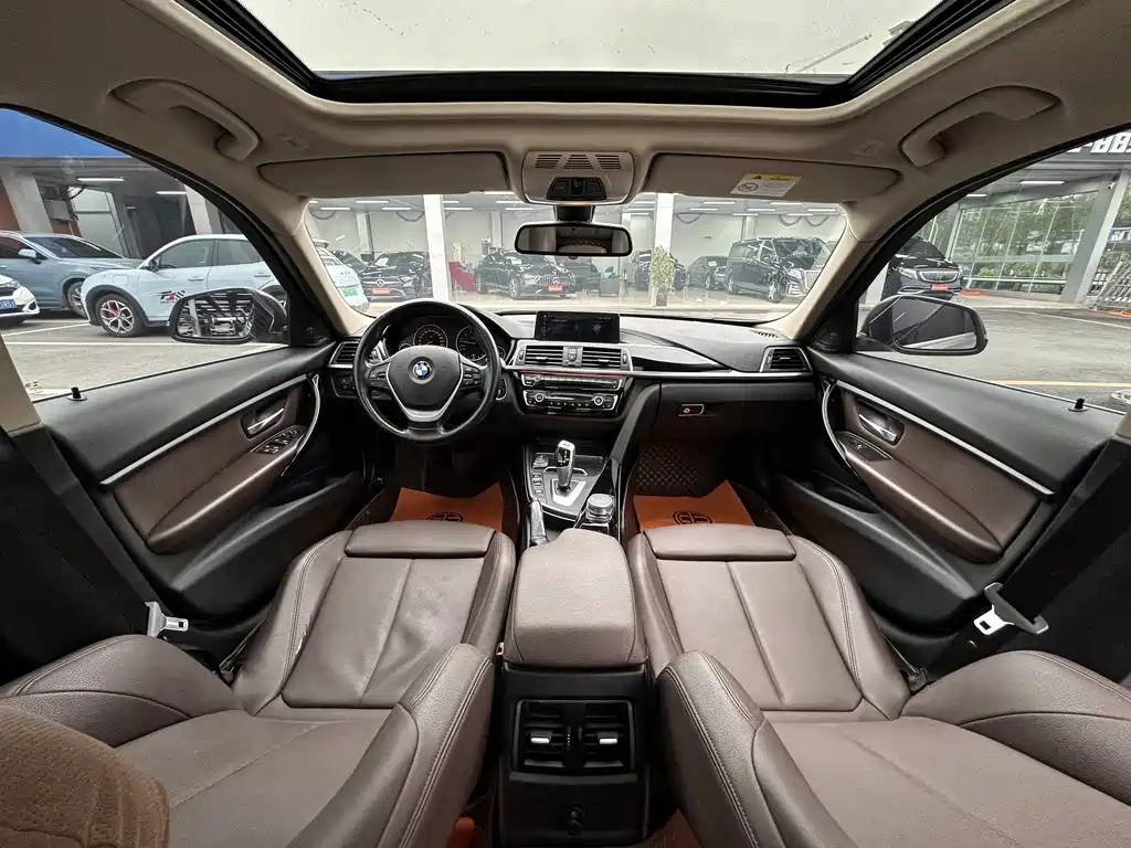 BMW 3 Series 2019 — фото 13