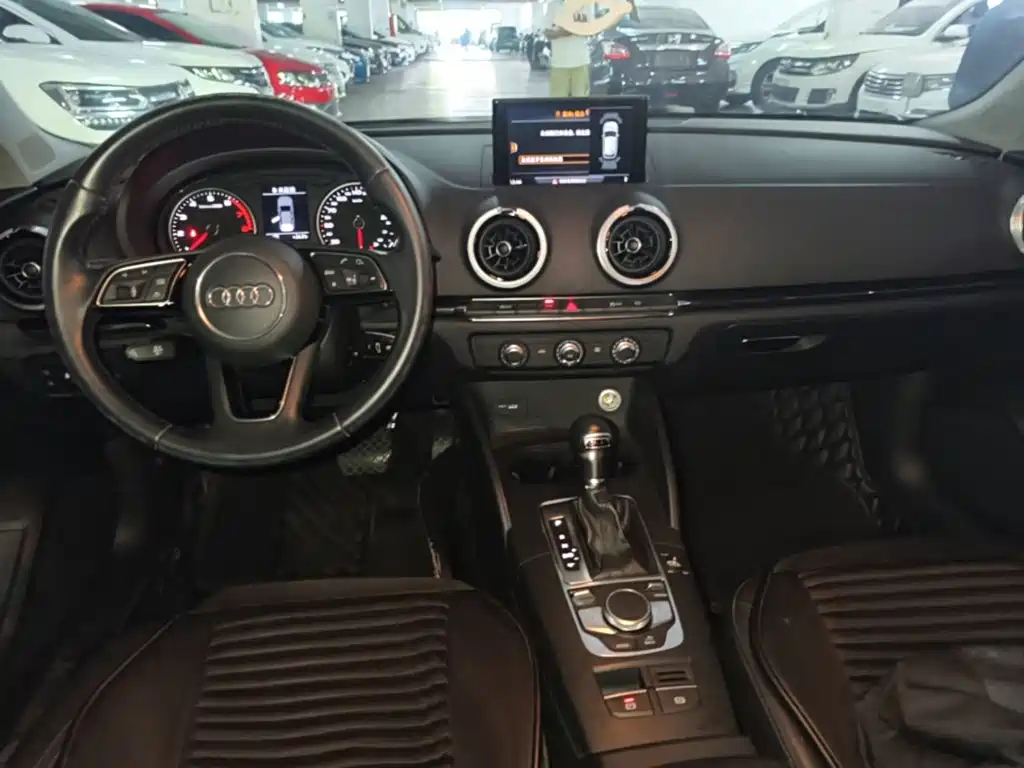 Audi A3 2018 — фото 10