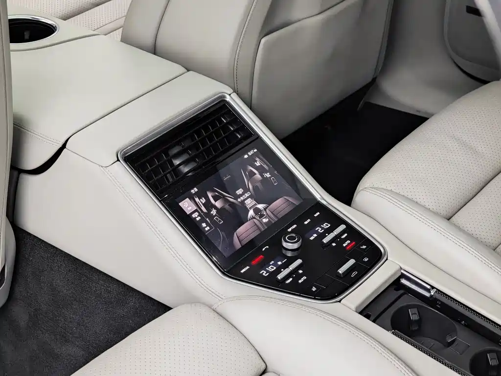 Porsche Panamera 2018 — фото 16