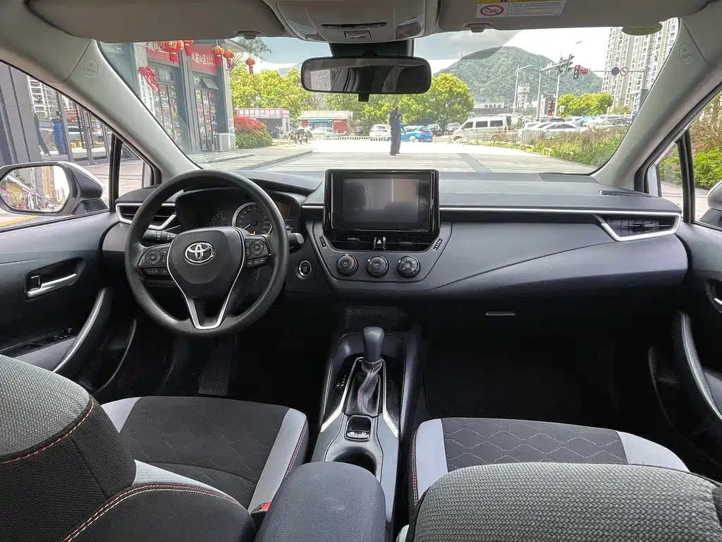 Toyota Corolla 2023 — фото 13