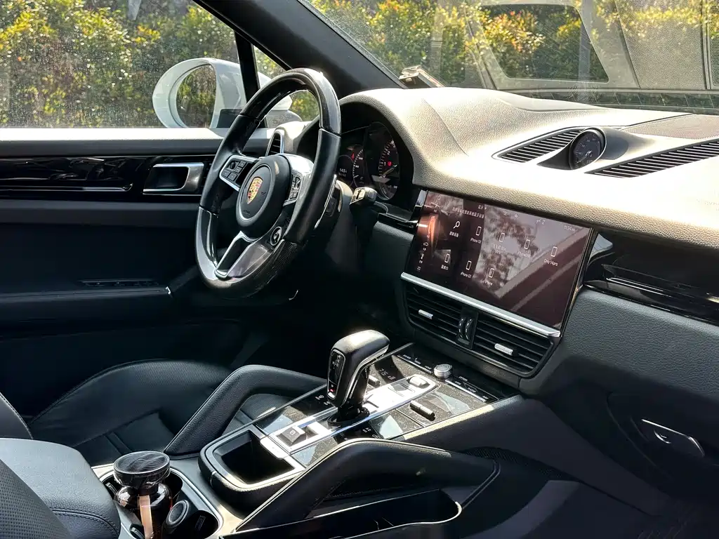 Porsche Cayenne Hybrid 2021 — фото 10