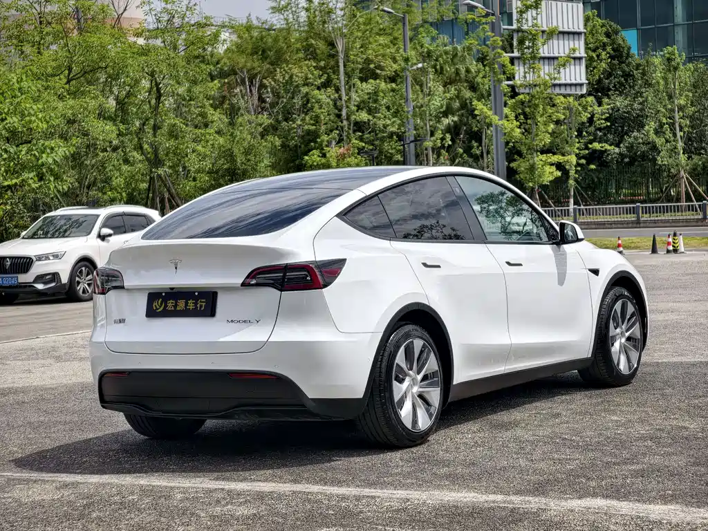 Tesla Model Y 2022 — фото 9