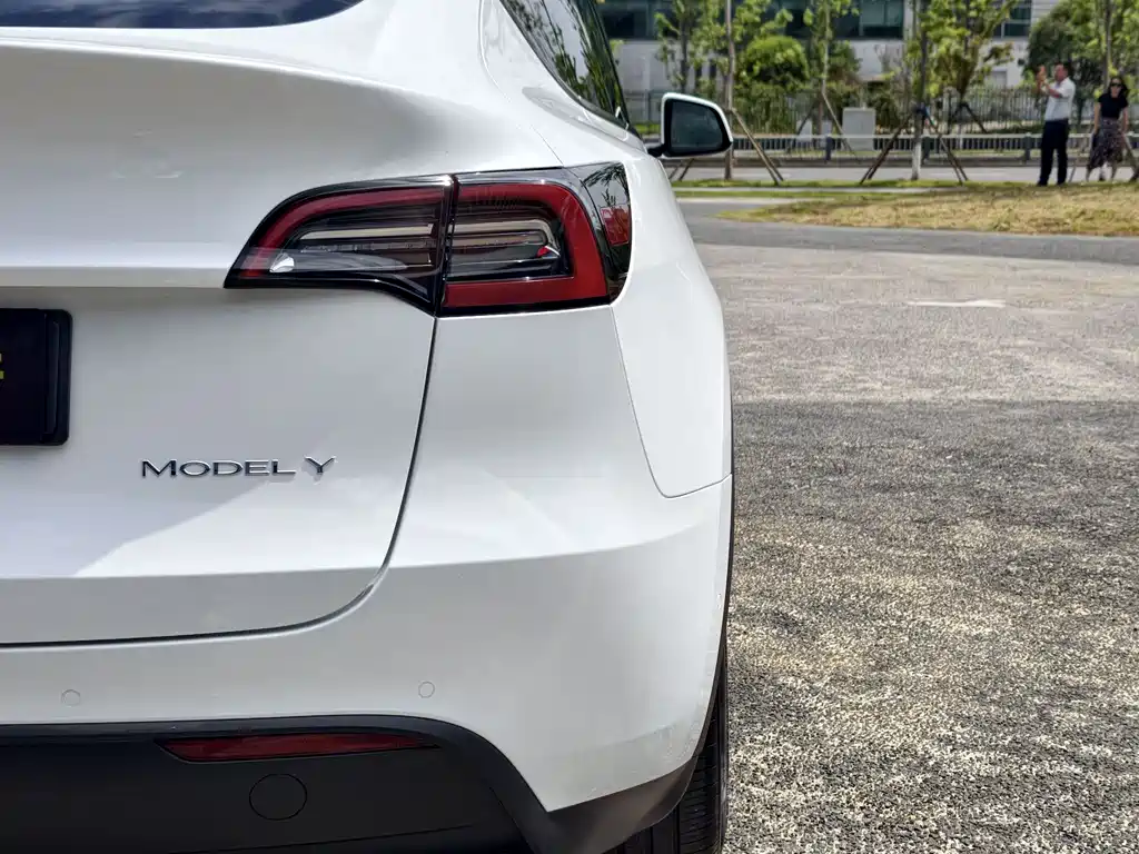 Tesla Model Y 2022 — фото 15