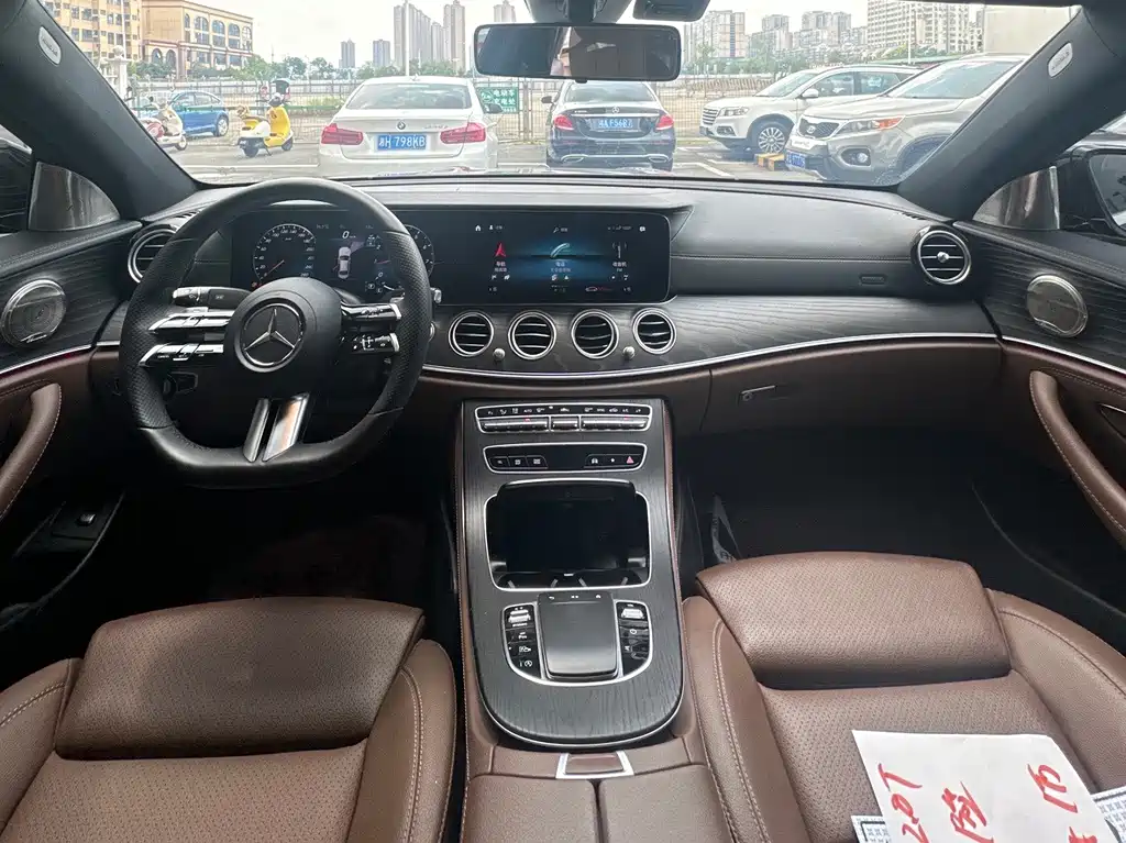 Mercedes-Benz E-Class 2022 — фото 10