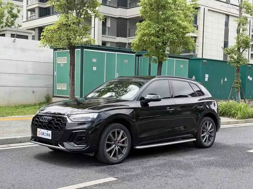 Audi Q5L 2022 — фото 1