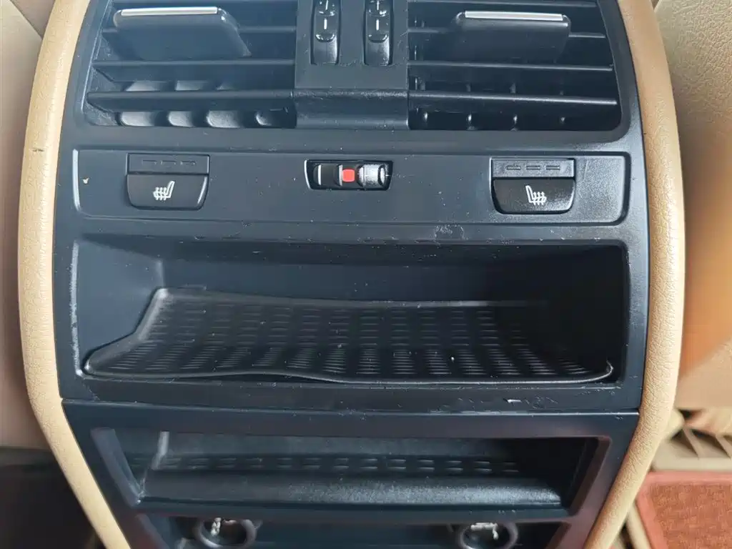 BMW 7 Series 2012 — фото 15