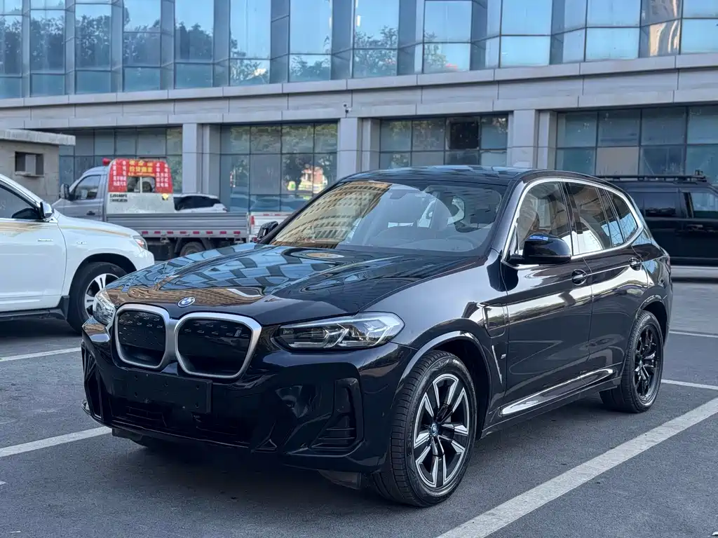 BMW iX3 2023 — фото 1