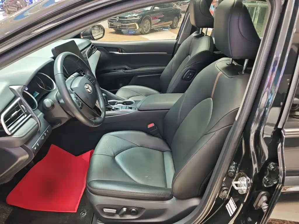 Toyota Camry 2023 — фото 15