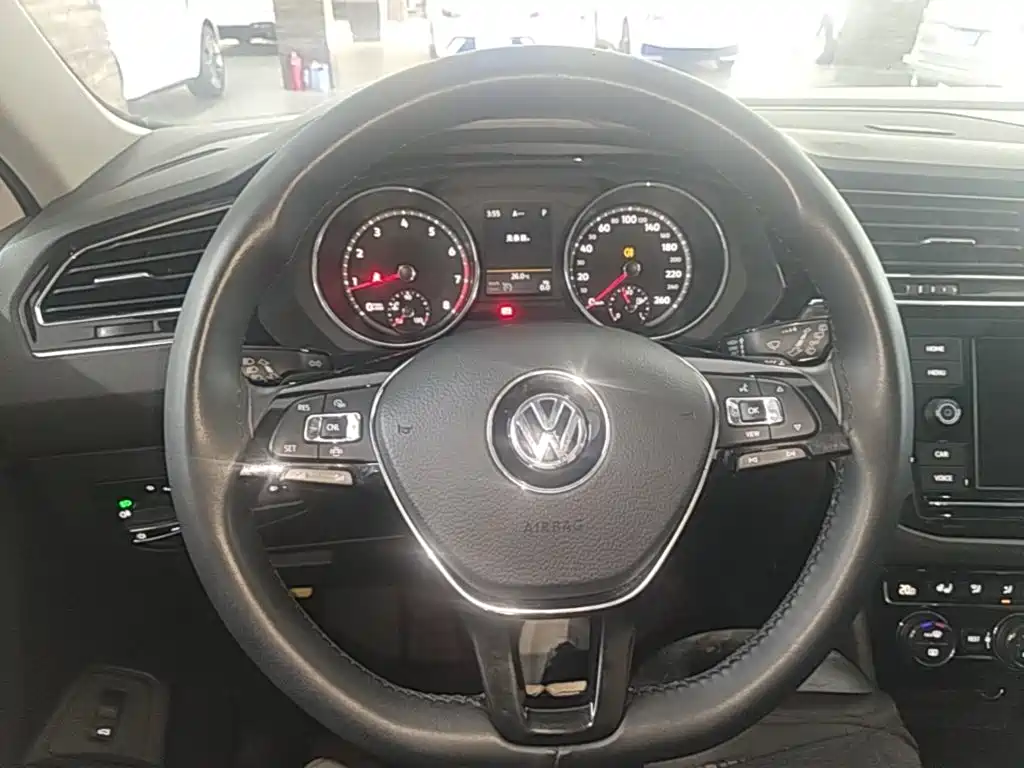 Volkswagen Tiguan L 2019 — фото 11