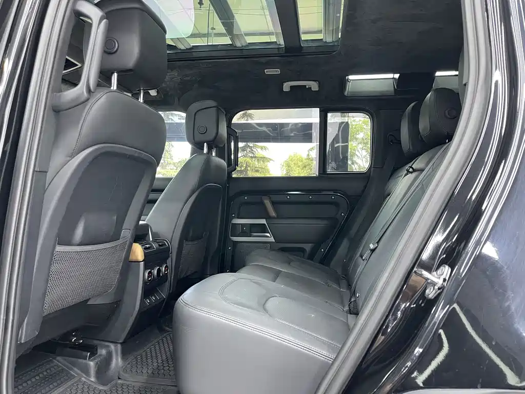 Land Rover Defender 2022 — фото 17