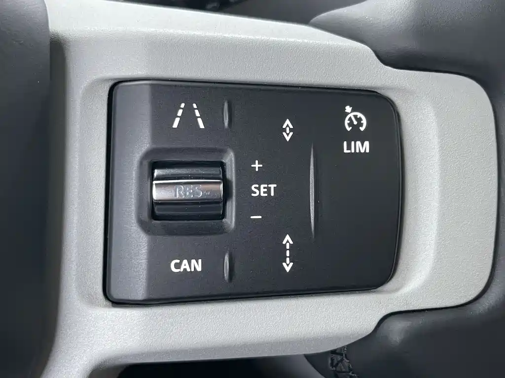 Land Rover Defender 2022 — фото 10