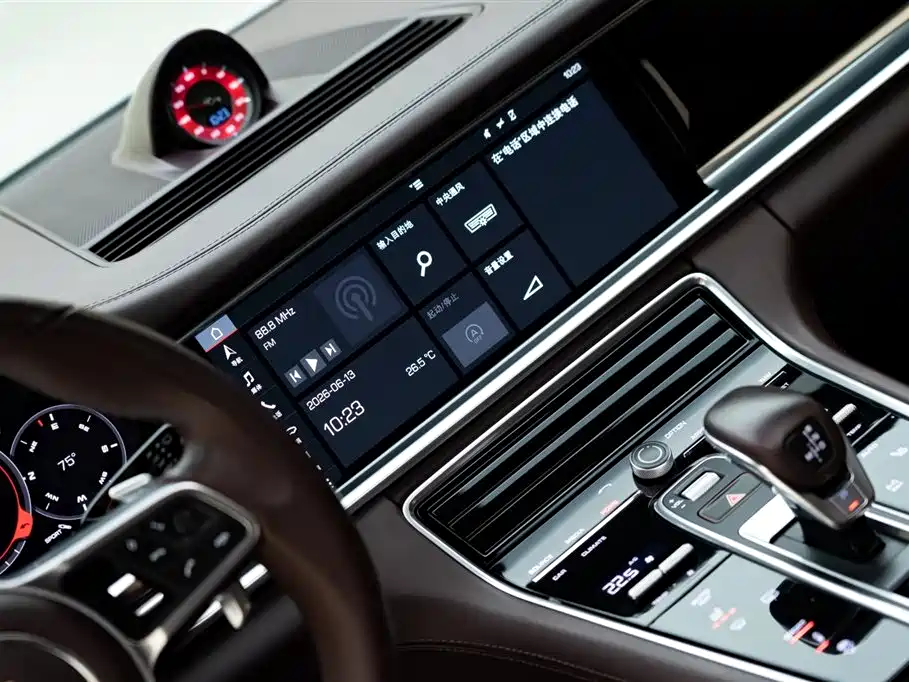 Porsche Panamera 2018 — фото 11