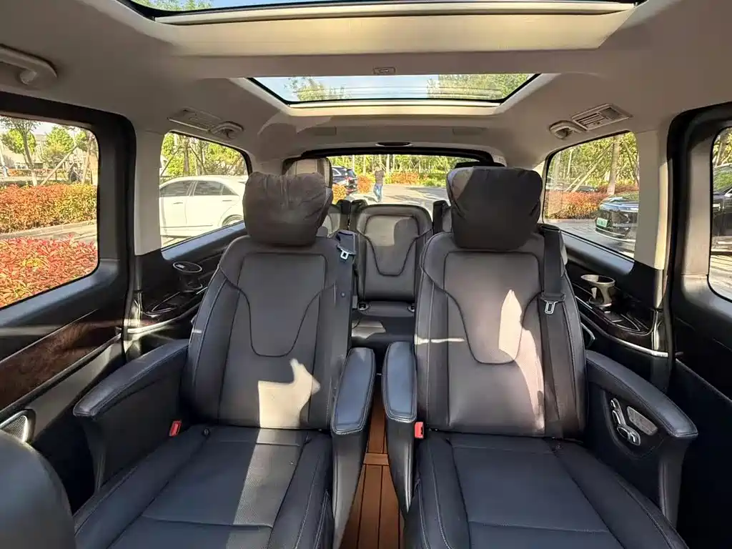 Mercedes-Benz V-Class 2020 — фото 26