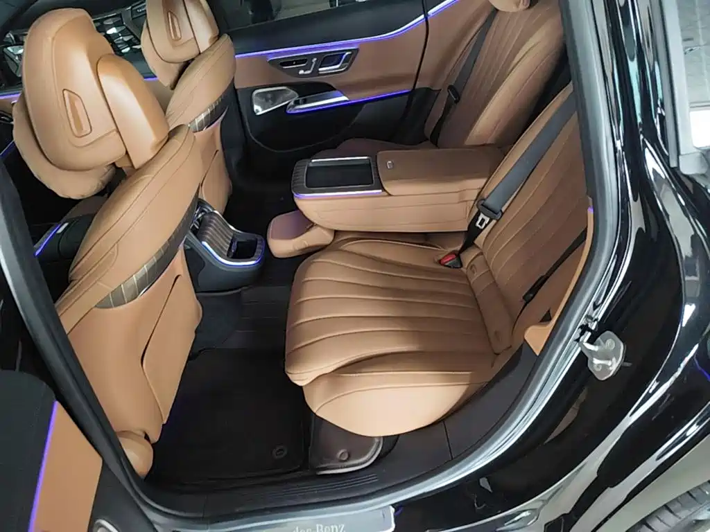 Mercedes-Benz E-Class 2025 — фото 17