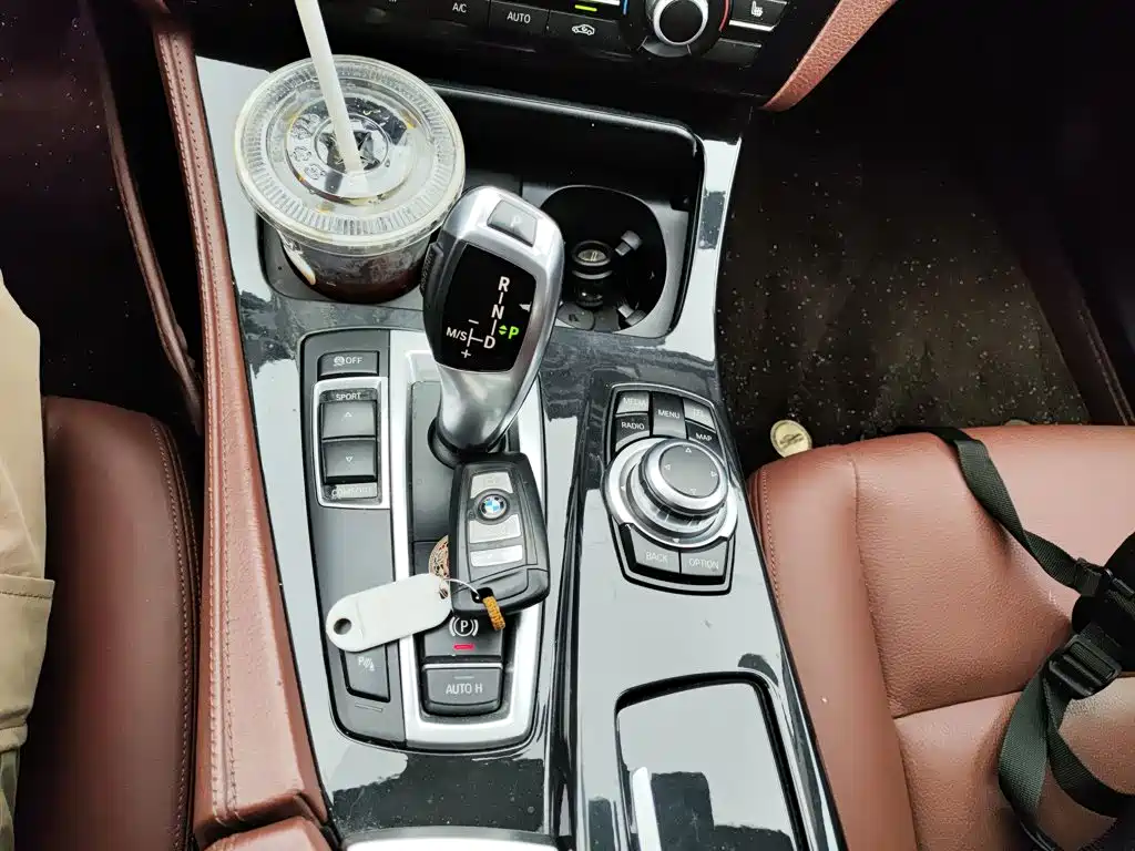 BMW 5 Series 2017 — фото 10
