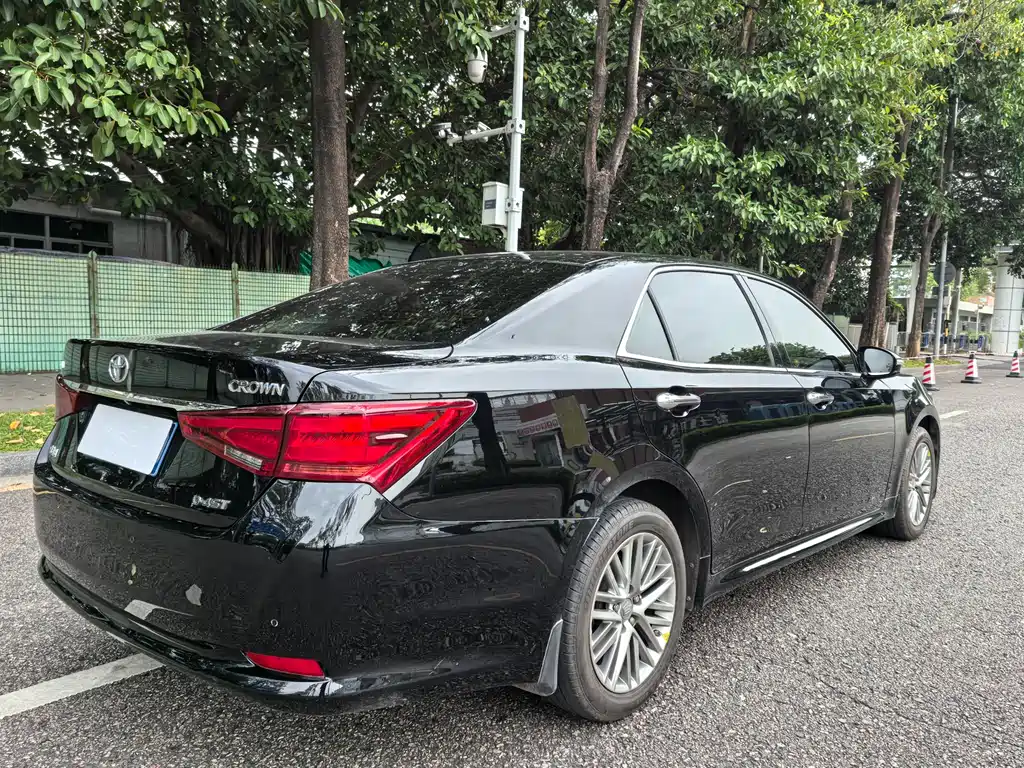 Toyota Crown 2017 — фото 4