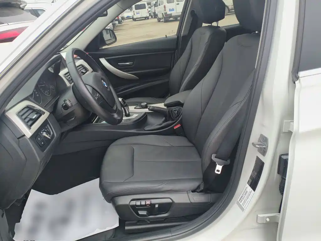 BMW 3 Series 2015 — фото 11