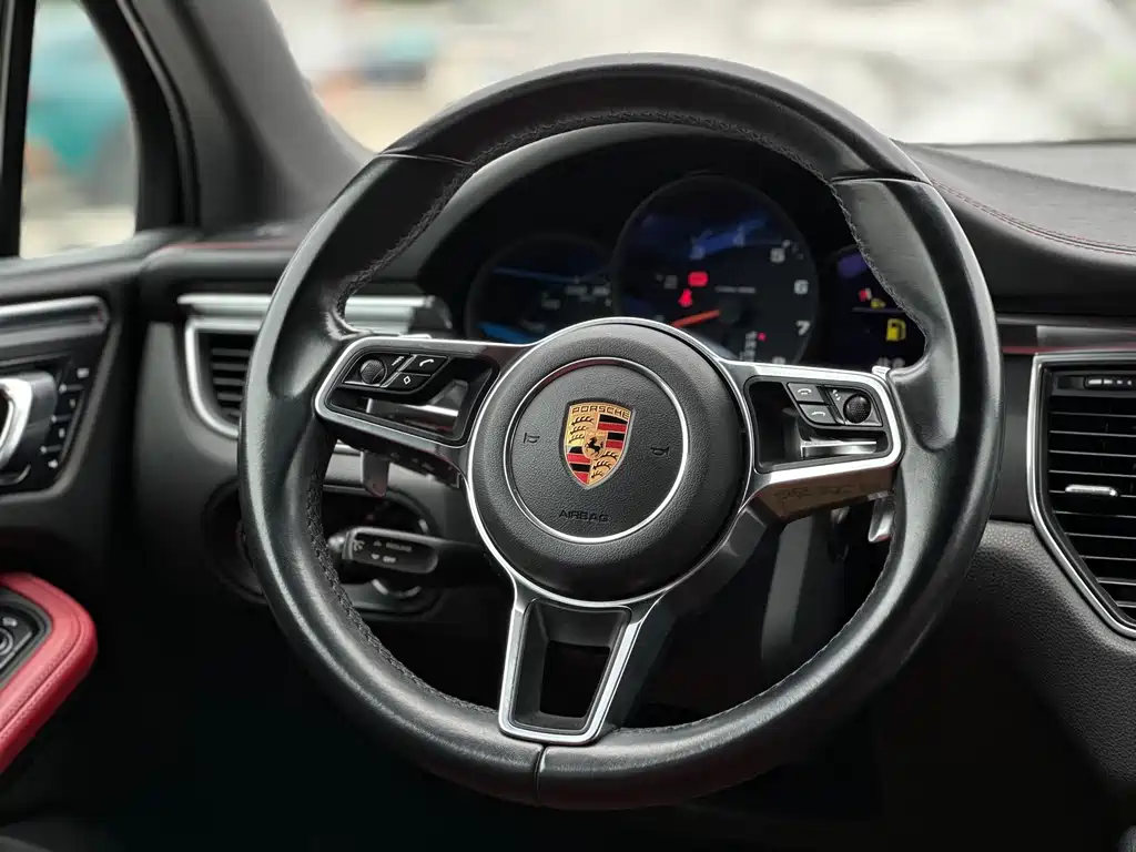 Porsche Macan 2017 — фото 17