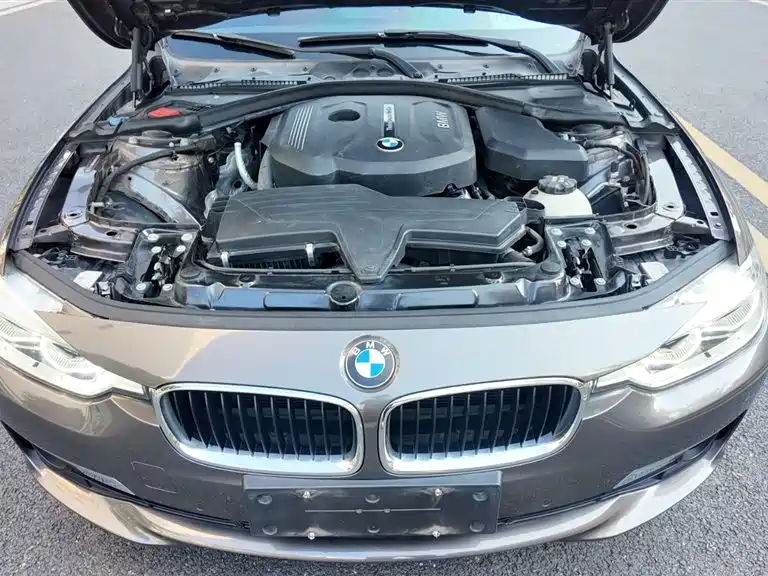 BMW 3 Series 2017 — фото 18