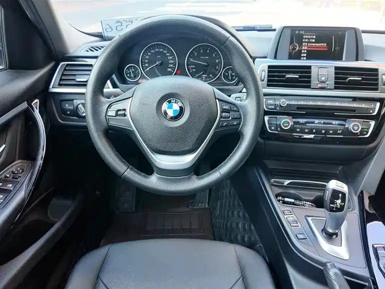 BMW 3 Series 2017 — фото 16