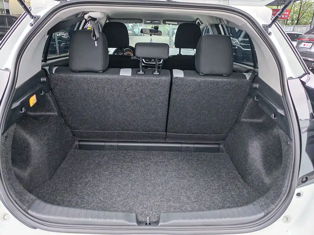 Toyota Yaris L 2023 — фото 24
