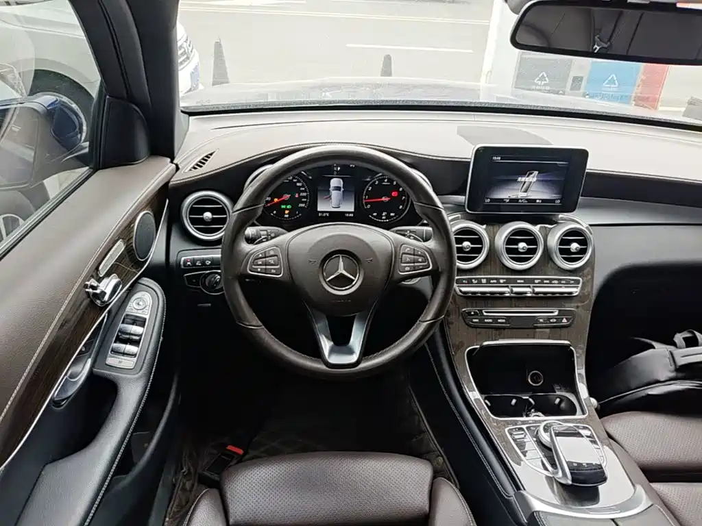 Mercedes-Benz GLC 2018 — фото 7
