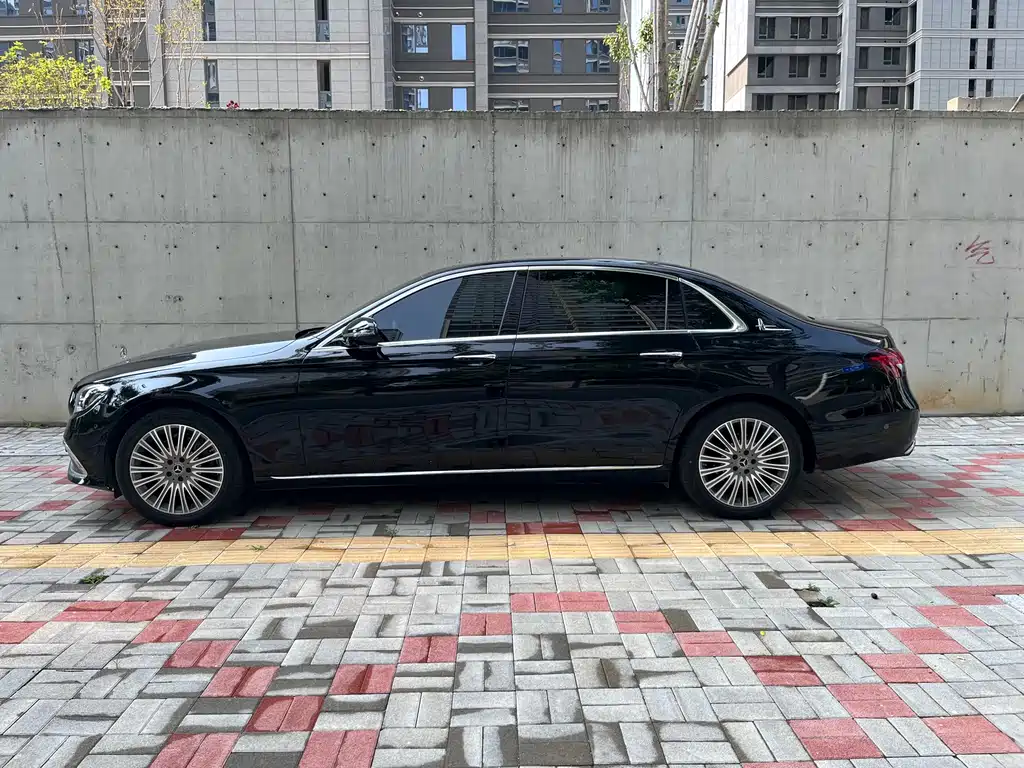 Mercedes-Benz E-Class 2023