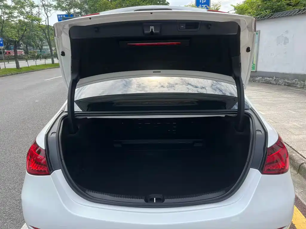 Mercedes-Benz C-Class 2023 — фото 13