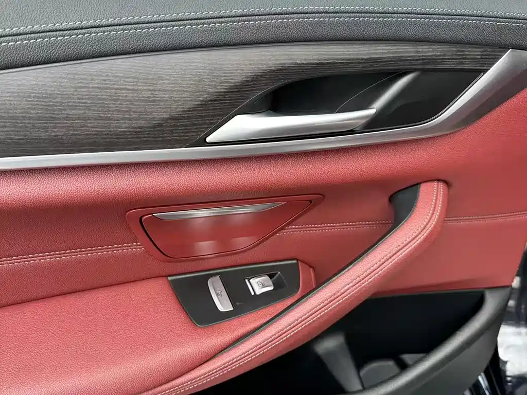 BMW 5 Series 2021 — фото 11