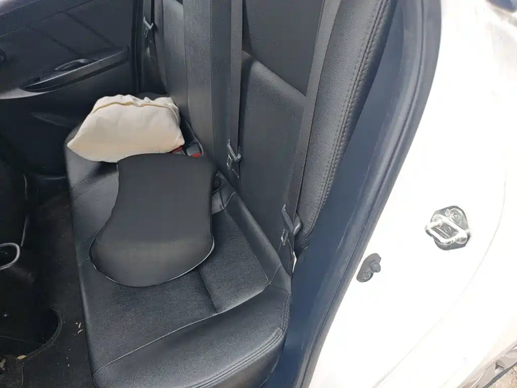 Toyota Yaris L 2020 — фото 15