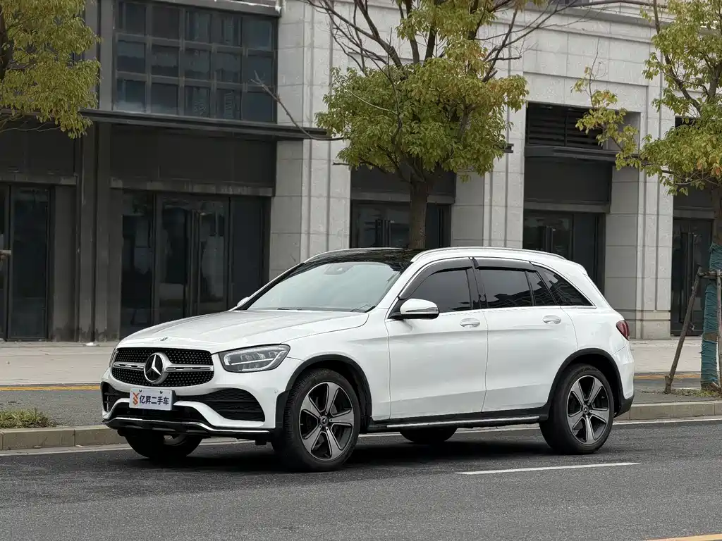 Mercedes-Benz GLC 2022 — фото 1