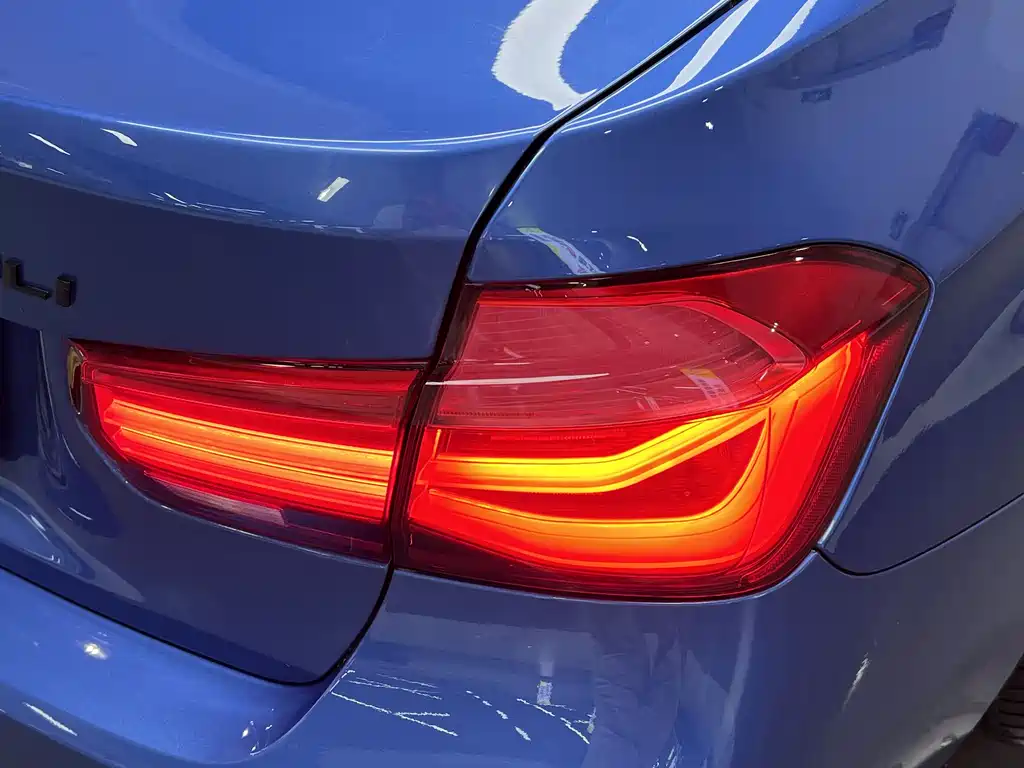 BMW 3 Series 2017 — фото 9